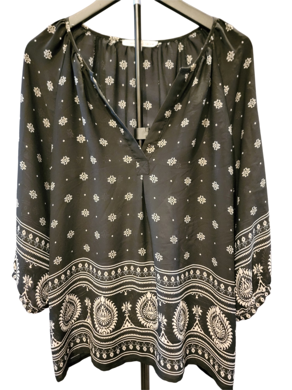 Violet & Claire Black and White Printed Peasant Top - Size LARGE